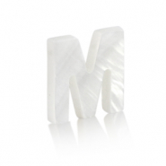 Schelp hanger special letter M White (natuurlijke kleur)