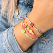 Inspiratiesets Met deze polymeer kralen maak je vrolijke sieraden!