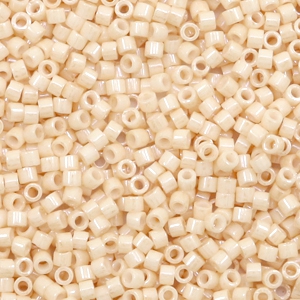 Miyuki kralen 11/0 delica's Ceylon antique beige