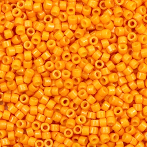 Miyuki kralen 11/0 delica's Duracoat opaque dyed kumquat orange DB-2104