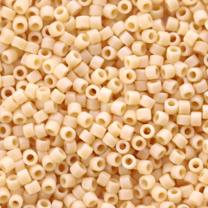 Miyuki kralen 11/0 delica's Opaque pear yellow DB-1131