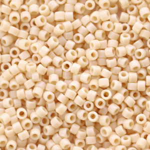 Miyuki kralen 11/0 delica's Opaque matte antique beige DB-353