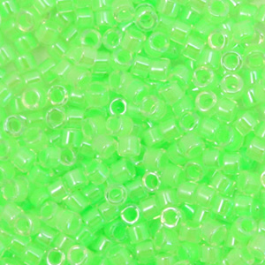 Miyuki kralen 11/0 delica's Luminous mint green DB-2040