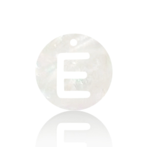 Schelp hanger special letter E White (natuurlijke kleur)