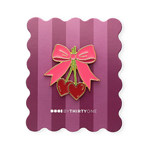 BY31&reg; Kaartje met pin bow with cherries Burgundy red-hot pink-moss green-gold