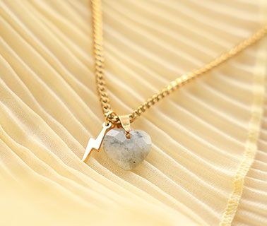 Nieuwe serie bedels van natuursteen