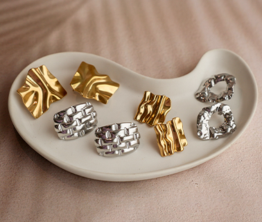 Ontdek onze nieuwe serie stainless steel oorbellen