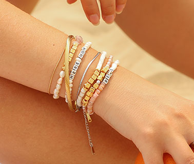 Shop nu! Nieuwe collectie metaal letterkralen DQ Shop nu! Nieuwe collectie metaal letterkralen DQ