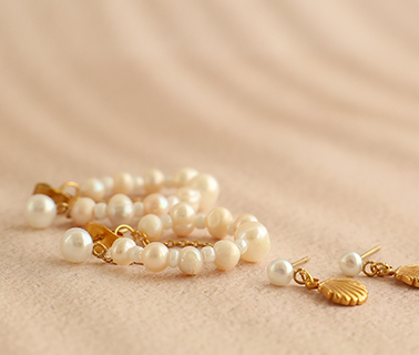 Brand New! Stainless steel oorstekers parel met oogje Brand New! Stainless steel oorstekers parel met oogje