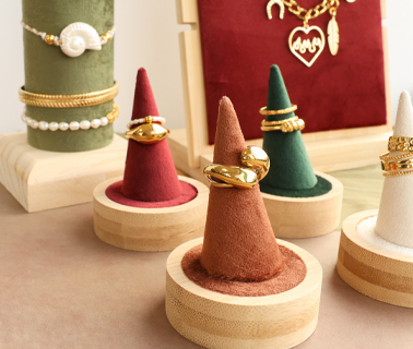 Nieuwe displays voor ringen, armbanden en kettingen