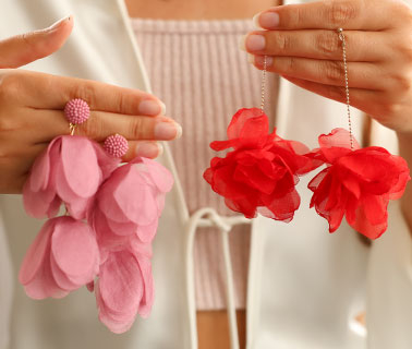 Nieuwe musthave oorbellen in bloemvorm en strikjes