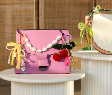 NEW IN! Statement hangers