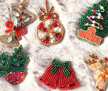 Nieuwe collectie kerst broches met kralen