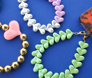 Nieuwe collectie acryl kralen in hartjesvorm
