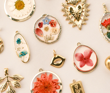 Nieuwe serie gedroogde bloemetjes bedels Nieuwe serie gedroogde bloemetjes bedels