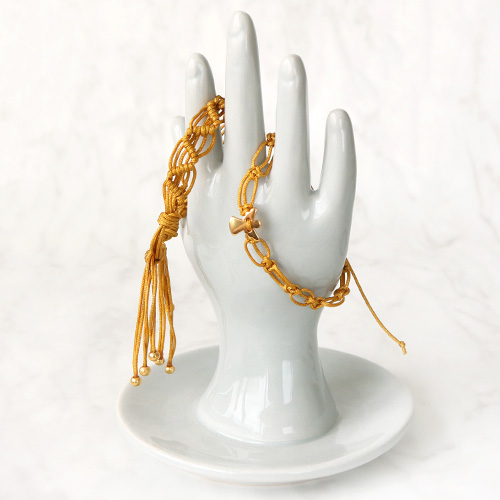 Inspiratie voor prachtige macram&eacute; armbandjes met nieuwe kleuren macram&eacute; draad