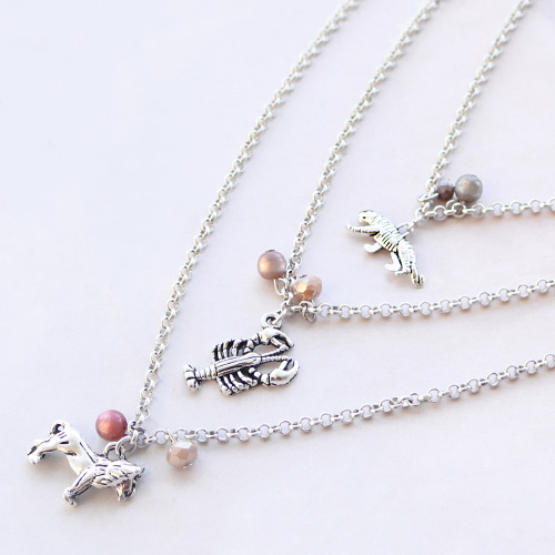 DIY sieraden met metaal, gekleurd elastiek en DQ metaal