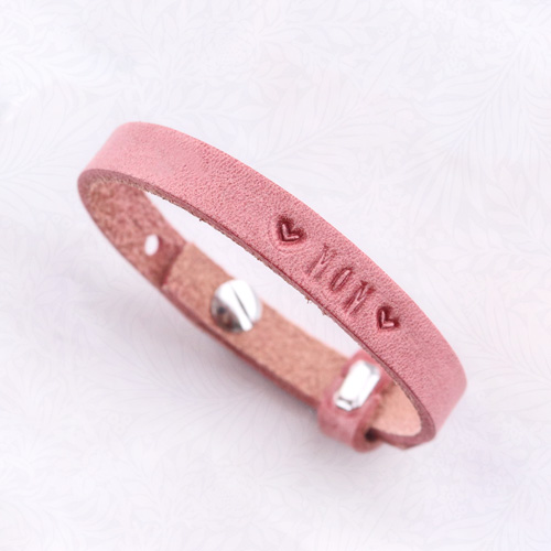 Sieraden maken voor Moederdag met letterkralen en ImpressArt