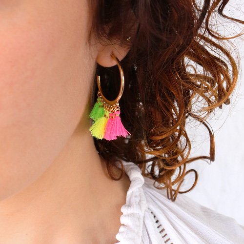 Lekker kleurrijk; armbandjes, enkelbandjes en zonnebrilkoord met kwastjes!