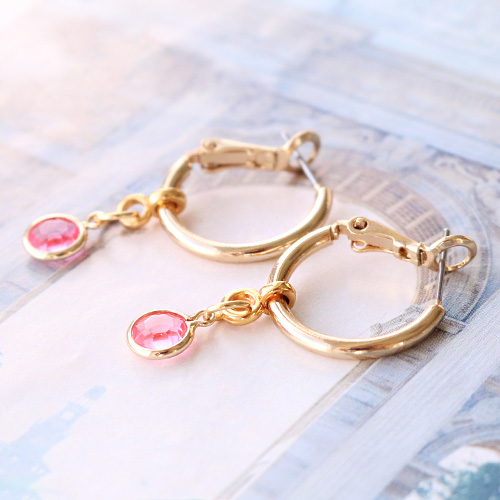 Kleurrijke sieraden maak je met nieuwe DQ hangers crystal glas