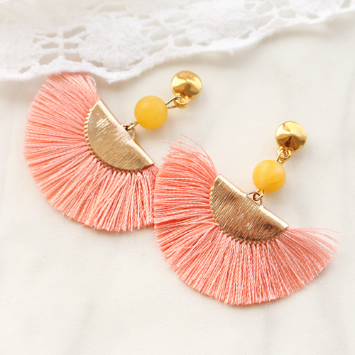 Lees hier hoe je armbanden en oorbellen maakt met natuursteen kralen