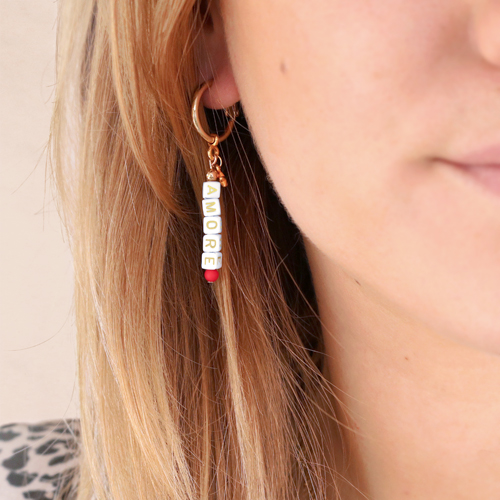 Ideetje: maak van de nieuwe letterkralen, moeder-dochter sieraden!