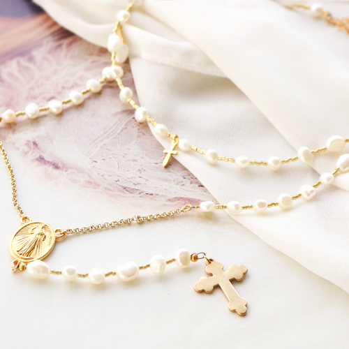 Super trendy sieraden met religieuze symbolen