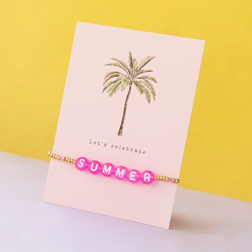 Cre&euml;er trendy zomerse items met macram&eacute; draad en acryl letterkralen