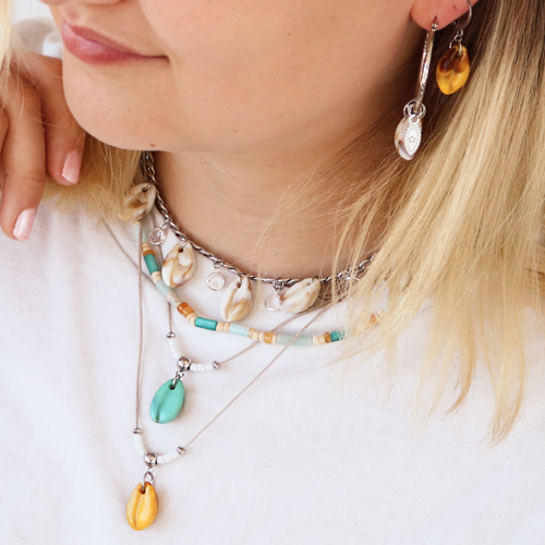 Deze kettingen en oorbellen kun je maken met resin Kauri schelpen