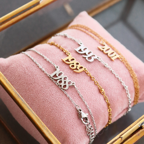 Deze sieraden maak je met de nieuwste stainless steel jaartal tussenstukken: