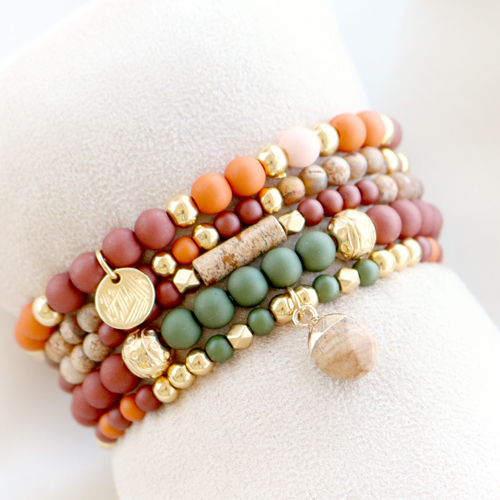 Deze trendy sieraden kun je maken met de nieuwste acryl kralen: 