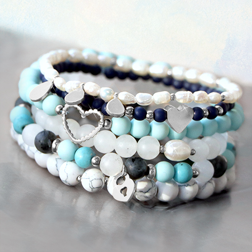 Aan de slag met acryl kralen, natuursteen kralen, stainless steel kralen en bedels en de Mix & Match DQ sleutelhangers :