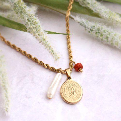 Get inspired! Cre&euml;er een trendy look met schakelkettingen en armbanden: 