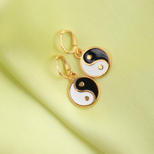 Ontwerp classy sieraden met yin-yang bedels en smiley kralen 