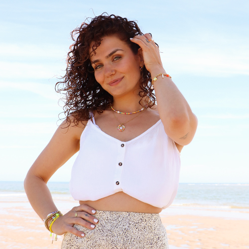 Kleurrijke sieraden ontwerpen met Miyuki kralen, zoetwaterparels, kwastjes en macram&eacute; draad. 