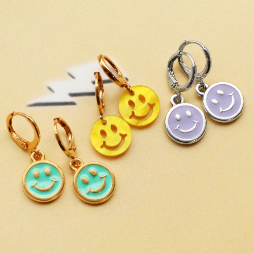 Sieraden inspiratie voor het maken van trendy sieraden met smiley bedels in diverse kleuren