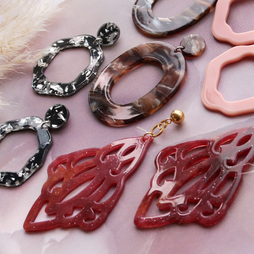 Get creative met deze collectie resin hangers