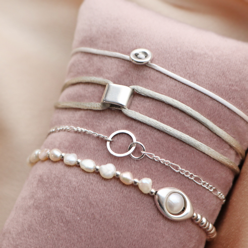 Trendy oorbellen en armbanden inspiratie