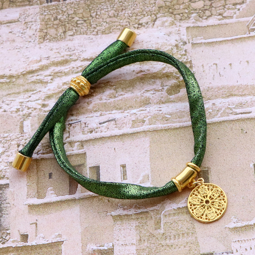 Zo ontwerp je de mooiste armbanden met elastisch lint