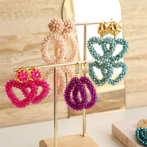 Zo verwerk je hangers van facet in trendy oorbellen