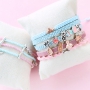 Schattige armbandjes, afgemaakt met bedels, onderdelen en schuivers van DQ metaal
