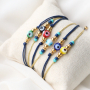 Zie hier hoe je met de evil eye kralen trendy armbandjes maakt: