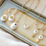 Ga aan de slag en maak de leukste sieraden met de pearl shine schelp items en brass elements zirkonia! 