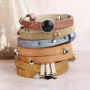 Maak een trendy armbanden collectie met Cuoio schuivers en cabochons