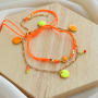 Zo ontwerp je een neon sieraden collectie